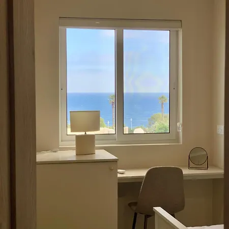 Apartament Seabreeze Retreat With Pool And Garden