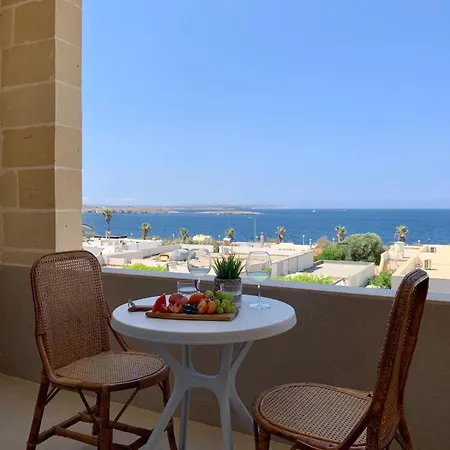 Seabreeze Retreat With Pool And Garden