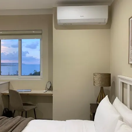 Appartement Seabreeze Retreat With Pool And Garden